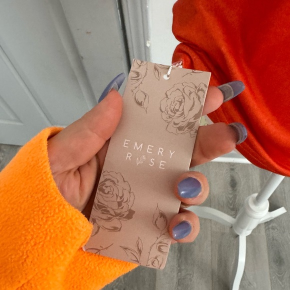 Brand new tank top - Picture 4 of 4